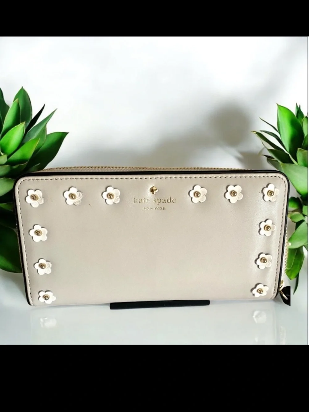 Kate Spade NWT Floral Applique Crescent Street Lacey Continental Wallet cream